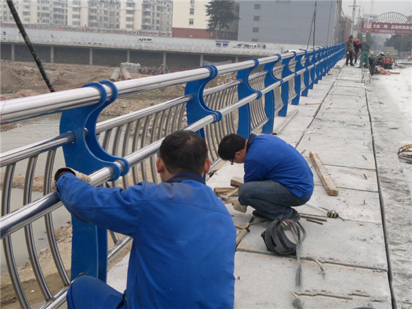 天津不锈钢河道护栏的特性及其在城市景观中的应用
